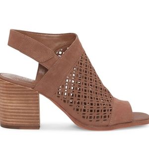 NWB Vince Camuto Kanito Smoke Taupe 8m Womens Open Toe Sandal